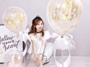 Clear Latex Balloons Pre-Filled with Glitzy Gold Confetti