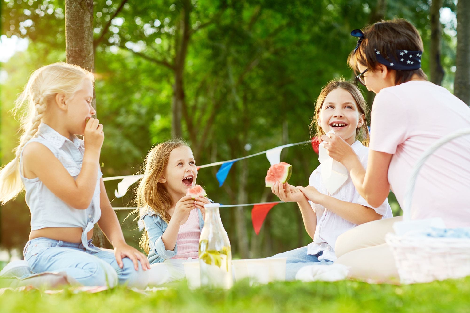 How to Throw an End of Summer Picnic Bash