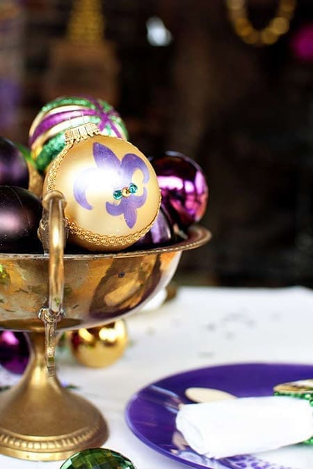 mardi gras table decor